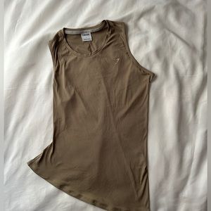 Gymshark elévate asymmetrical tank top